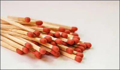 J'ai le droit de jouer avec les allumettes.