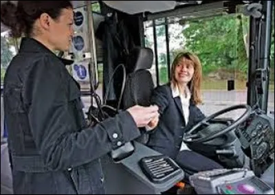 Le chauffeur de bus est désormais une profession à égalité homme-femme. Pour quelle raison ?