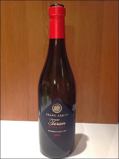 Quelle est la valeur du billet ayant une couleur rouge ?