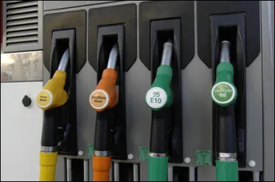 Quelle marque de carburant avait comme slogan (toujours utilisé de nos jours) : ''Mettez un tigre dans votre moteur !'' ?