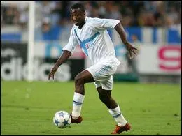 Cet attaquant pruvien dbarque  l'OM lors de l't 2005, et dclare : 'Je n'ai pas de points faibles'... Heureusement...