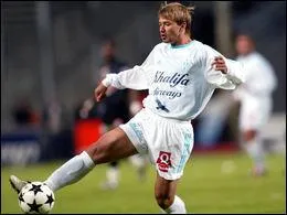 Attaquant russe, 5 buts en 18 mois  l'OM entre 2002 et 2004 :