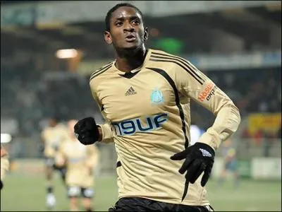 Pass  l'OM lors de la saison 2008-2009, il se taille rapidement une rputation de pied carr, avant de quitter le club pour Valenciennes :