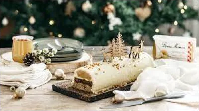 La bûche de Noël est un gâteau roulé servi en fin de repas. Mais à l'origine, c'était une bûche...