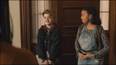 Qui est à côté de Tess ?