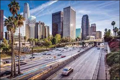 Qui a chanté au début de sa carrière "La Californie" en 1969 ?