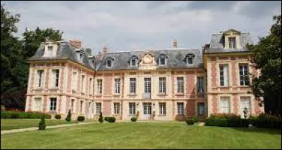 Et nous terminons notre balade en Essonne, au château de Villiers-le-Bâcle. Nous sommes en région ...
