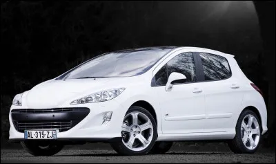 Malgré sa signalétique, cette auto s'est avérée décevante sur ses prestations sportives. Laquelle de ces réponses lui correspond ?