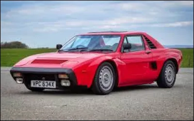 Ce style de coupé est assez banal pour une voiture produite dans les années 1980. Parmi les propositions, laquelle est juste ?