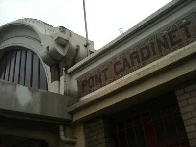 Quelle ligne de métro dessert la station "Pont Cardinet" ?