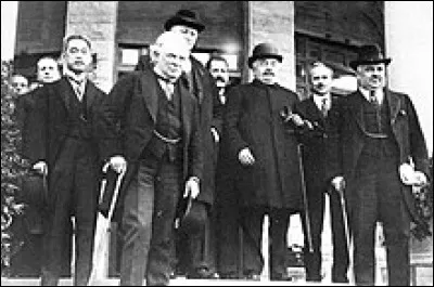 Un peu plus tard lors de la conférence de San Remo en 1920, la Palestine est confiée à la Grande-Bretagne, pourquoi ?