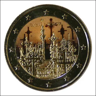 Une pièce de 2 euros rend hommage à la colline des Croix. Dans quel pays ce lieu de pèlerinage est-il situé ?