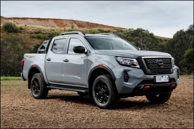 Quel est ce pick-up tout-terrain produit par Nissan depuis 1986 ?