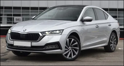 Quelle est cette berline familiale produite par Skoda depuis 1996 ?