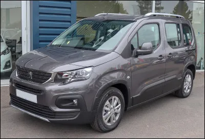 Quel est ce ludospace polyvalent produit par Peugeot depuis 2018 ?