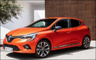 Quelle est cette berline polyvalente produite par Renault depuis 1990 ?