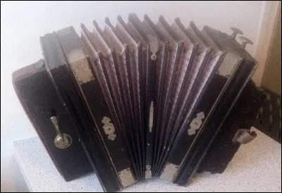 Au cours de quel siècle l'accordéon moderne a-t-il été inventé ?