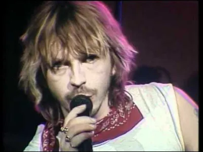 Renaud chante "qu'est-ce que je pourrais faire, nom de dieu ! J'ai pas un rond et j'ai pas l'air sérieux, sérieux" ? Retrouvez la chanson :