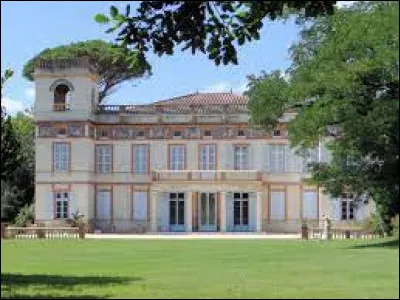 Voici le château de Villebrumier. Commune Tarn-et-Garonnaise, elle se situe dans l'ex région ...