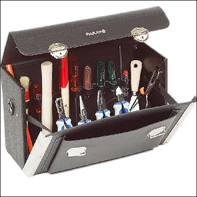 Quel outil form&eacute; d�une panne, d�un syst&egrave;me de chauffage et d�une poign&eacute;e, perfectionn&eacute; par le Russe Vladimir Mitkevich, permet de faire un brasage ?