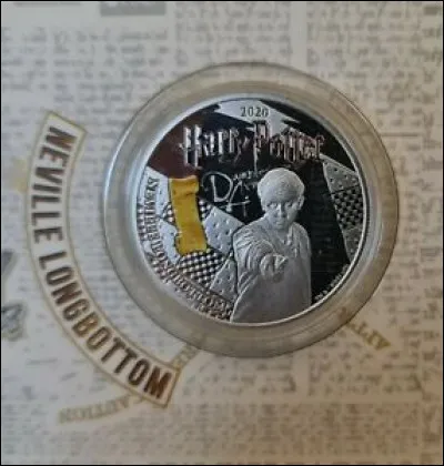 Cette pièce commémorative représente Harry Potter. En quelle année le premier livre de cette série littéraire est-il paru en France ?