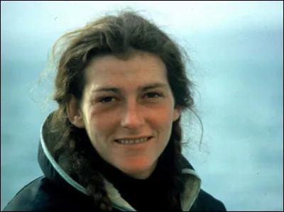 En 1990 Florence Arthaud remporte la 4e édition de ''la Route du Rhum'' (course transatlantique en solitaire à la voile). Comment est-elle morte ?