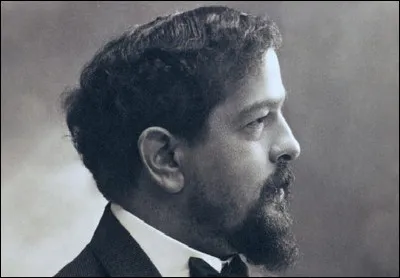 Qui est ce musicien français, compositeur de la pièce ''Voiles'' ?