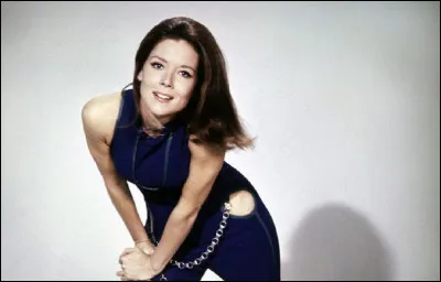 Qui est cette actrice qui joue le rôle de la mère supérieure, dans le film ''Le Voile des illusions'' ?