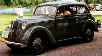 Quelle est cette berline compacte 2 portes construite par Opel de 1937 à 1940 et copiée par Renault ?