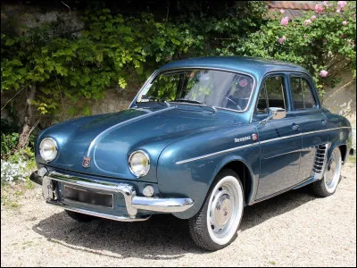 Quelle est cette version luxueuse de la Dauphine avec une boîte 4 vitesses en série, une production Renault de 1961 à 1963 ?