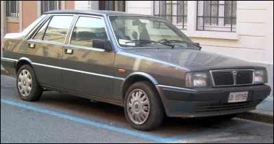 Quelle est cette berline traditionnelle tricorps fabriquée par Lancia de 1982 à 1989 ?