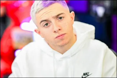 Comment se nomme la partenaire de Michou dans "Danse avec les stars" ?