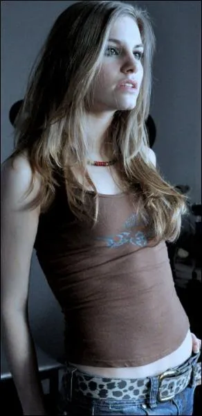 Quel est le nom et le prnom de cette jeune chanteuse ?