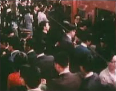 Le tube "Under pressure", enregistré en 1981 est le fruit d'une uvre collective mais dont l'essentiel aurait été écrit par Freddie Mercury... Classé n° 1 au Royaume-Uni, aux Pays-Bas, n° 2 en Irlande et 3e au Canada, quelle fut alors la signature finale de ce morceau ?