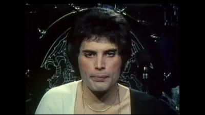 L'hymne des stades, "We are the champions" (1977), qui terminera 2e dans les charts britannique et néerlandais est-il de Freddie Mercury ?