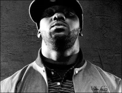 Youssef Soukouna, né le 20 avril 1981 à Paris, est un rappeur français, il aurait aussi pu faire une carrière de footballeur. 
Quel est le pseudo de cet artiste ?