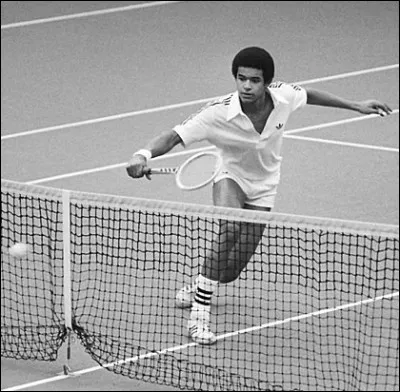 Quel est le titre de la première chanson interprétée par Yannick Noah ?