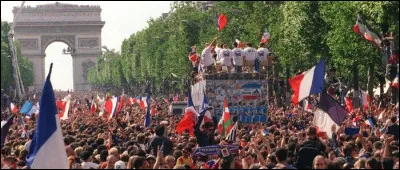 Quelle est la date le l'instauration de la carte vitale, en France ?