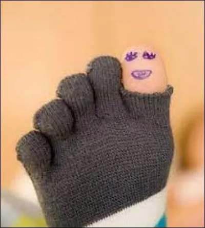 Tu as un trou dans ta chaussette.