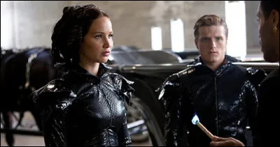 Quel personnage vole le couteau de Cato ?