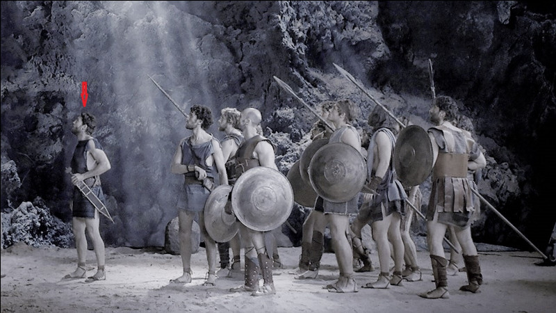 Incroyable roi d'Ithaque avec ses compagnons lors du retour de la guerre de Troie qui pendra dix longues années. Qui est-il ?