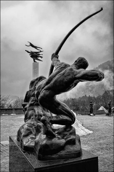 Quelle déesse était la pire ennemie du puissant Alcide ?