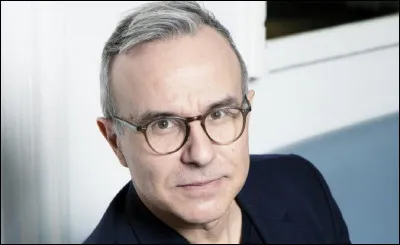 Qui est cet écrivain, auteur du roman ''Les Jours fragiles'' ?