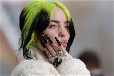 Quelle taille fait Billie Eilish ?