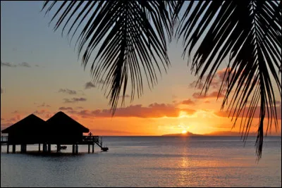 On termine le voyage par Tahiti (192000 habitants) qui est une île sous le vent :