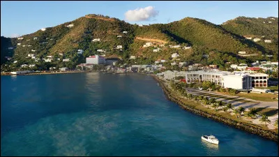 L'île de Tortola (16000 habitants) est l'île la plus peuplée de l'archipel des :