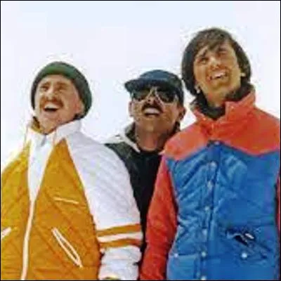 Quel r&eacute;alisateur, c&eacute;saris&eacute; pour le film "Ridicule", a tourn&eacute; les trois films de la saga des "Bronz&eacute;s" ?