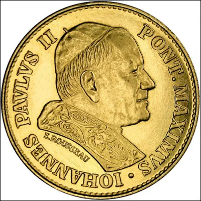 Une pièce de monnaie du Vatican commémore le 100e anniversaire de la naissance de Jean-Paul II. En quelle année est-il né ?