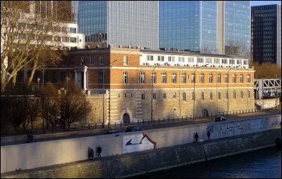 À qui doit-on la Naissance de Vénus, en 1954, et le musicien, en 1977 ?