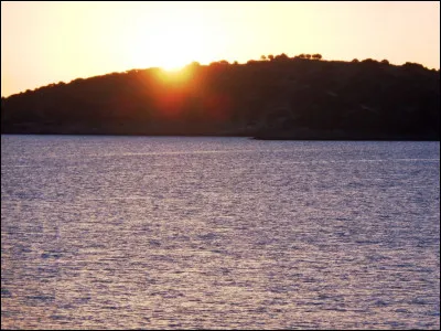 Complétez ce célèbre slogan publicitaire d'un grand groupe agro-alimentaire français : "on se lève tous pour...".